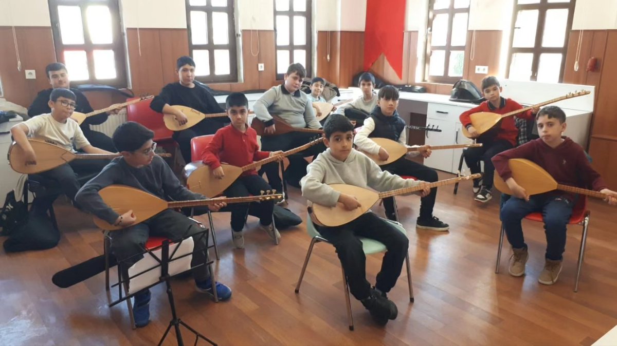Kaman_GM's tweet photo. Kaman Gençlik Merkezi olarak Kulüp ve Atölye faaliyetleri kapsamında düzenlediğimiz Bağlama kursumuz devam ediyor.

@oa_bak @gencliksporbak @kirsehirvaliligi @muratsefademiryurek @cakmakciyasin https://t.co/GMXvxAPNlS