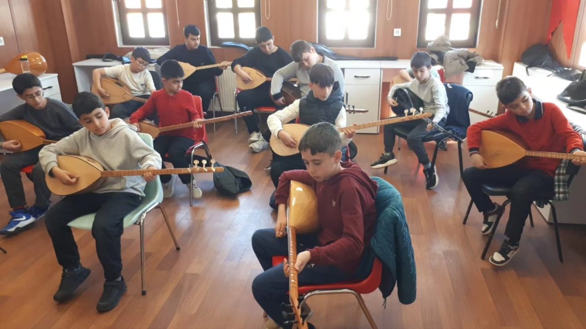 Kaman_GM's tweet photo. Kaman Gençlik Merkezi olarak Kulüp ve Atölye faaliyetleri kapsamında düzenlediğimiz Bağlama kursumuz devam ediyor.

@oa_bak @gencliksporbak @kirsehirvaliligi @muratsefademiryurek @cakmakciyasin https://t.co/GMXvxAPNlS