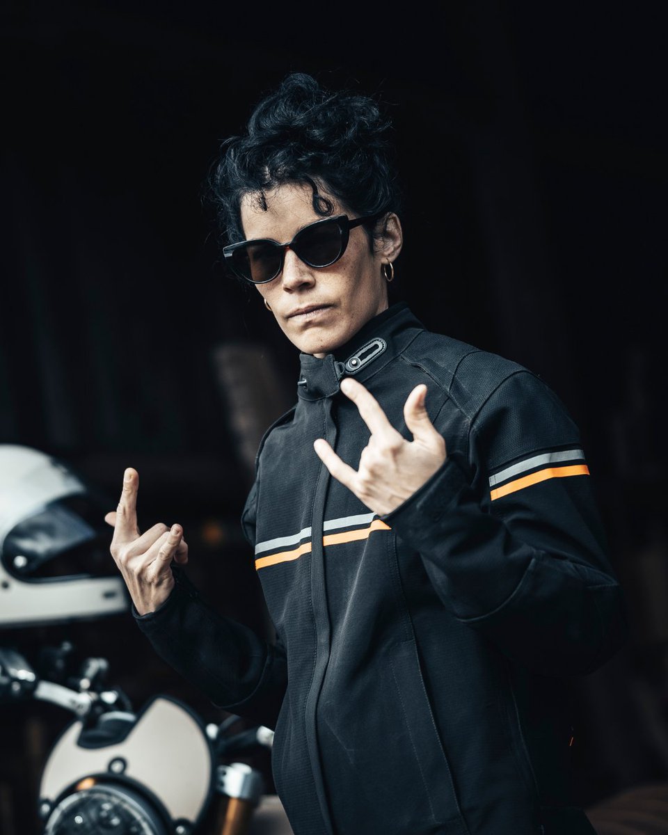 js_accessories's tweet image. The MotoGirl Vanessa Jacket means business 🖤

AA rated, D3O Level 2 armour, waterproof laminated build and adjustable vents for year-round riding. Protection and comfort without compromise.

Ready to ride your way? See product link in comments

#MotoGirl #WomensMoto #RideSafe