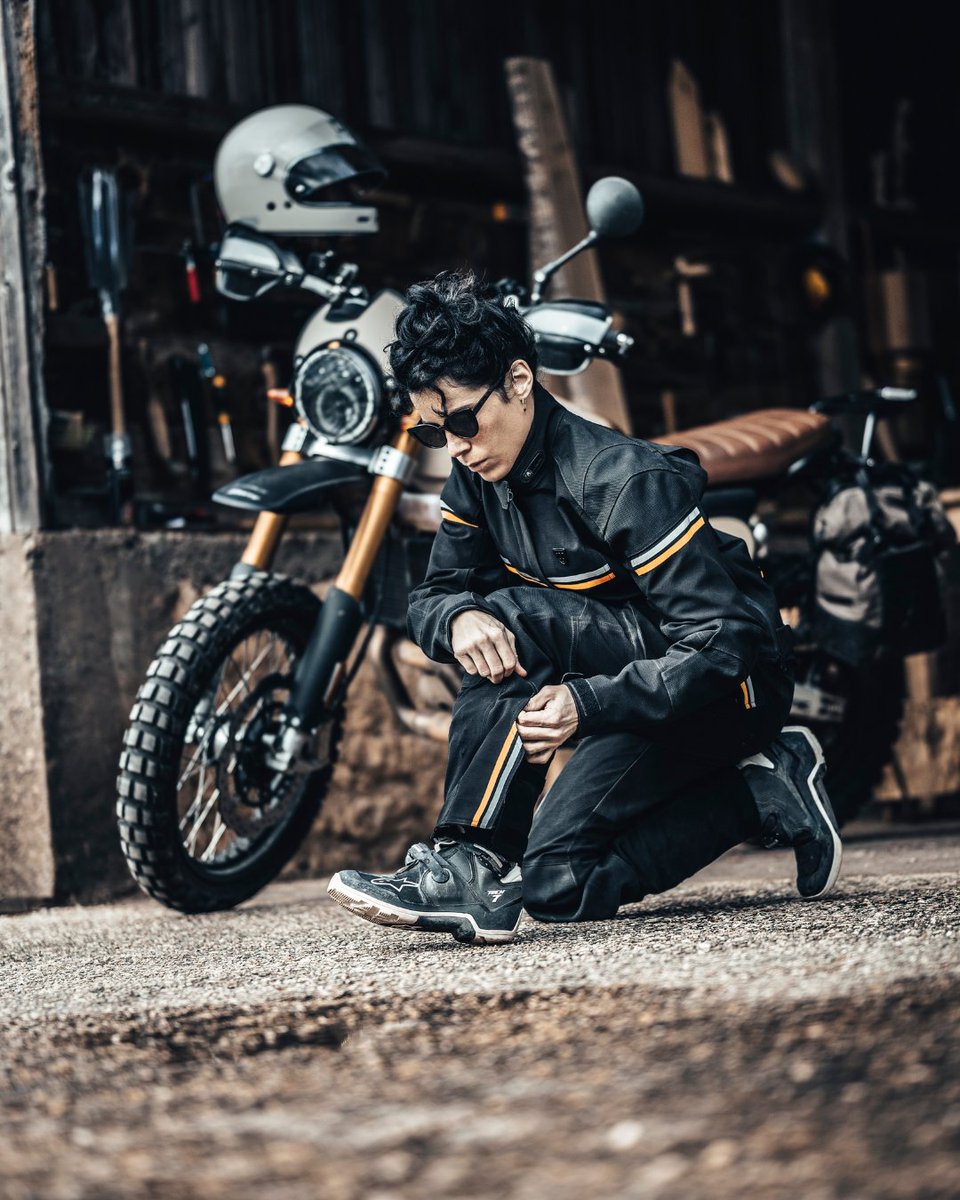 js_accessories's tweet image. The MotoGirl Vanessa Jacket means business 🖤

AA rated, D3O Level 2 armour, waterproof laminated build and adjustable vents for year-round riding. Protection and comfort without compromise.

Ready to ride your way? See product link in comments

#MotoGirl #WomensMoto #RideSafe