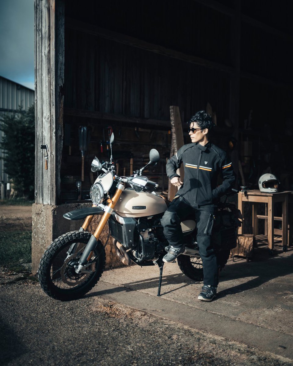 js_accessories's tweet image. The MotoGirl Vanessa Jacket means business 🖤

AA rated, D3O Level 2 armour, waterproof laminated build and adjustable vents for year-round riding. Protection and comfort without compromise.

Ready to ride your way? See product link in comments

#MotoGirl #WomensMoto #RideSafe