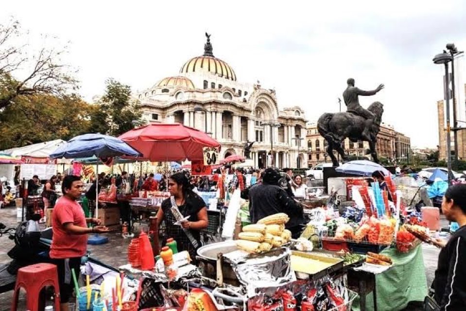 Un año le llevo a la gorda chunda iztapalapizar la CDMX. 

Y los chilangos pendejos, felices.