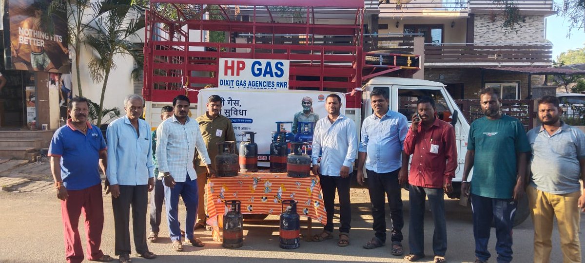 ssskb63's tweet photo. HPCL remains fully committed to ensure uninterrupted availability of LPG cyls. To support migrant workers, HP Gas Agency, M/s Dixit Gas Agency, Haveri has launched APPU Camp, enabling them to obtain LPG Cyl conveniently.
@HPCL
@HpclSz
@hpclszchennai
@HUBLILPGRO
@HPCL_Hubli_LPG https://t.co/6vKDbvSFtG