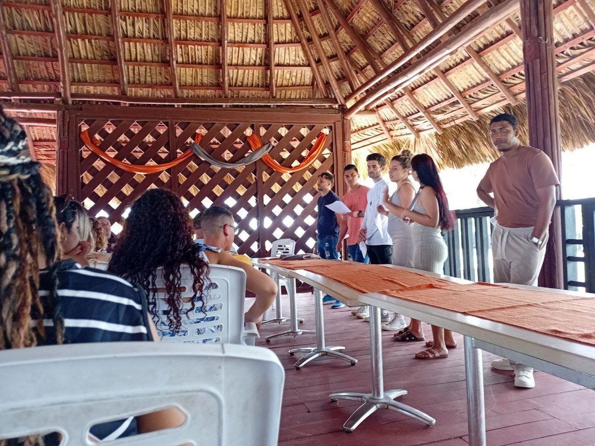 arcos_varadero's tweet photo. En #ARCOSVaradero celebramos la energía, la creatividad y el compromiso de nuestra juventud, protagonistas de cada conquista y esperanza de la nación. Su fuerza y entusiasmo son el motor que impulsa nuestro presente y asegura el futuro de la empresa y de Cuba.
#UJC
#Matanceros https://t.co/aVBWjdsIF1