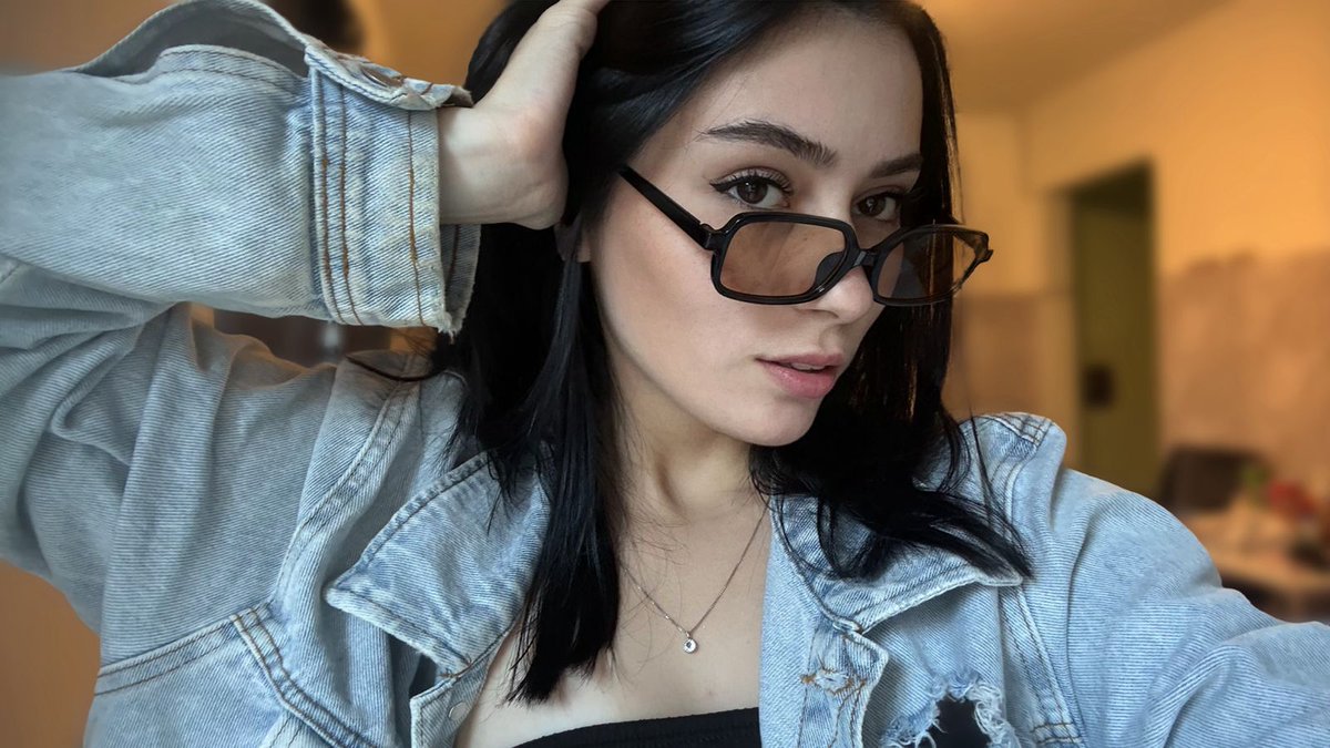 PapaleoSouto's tweet photo. Quebrando a minha regra de ser um fantasma aqui só pra exibir o quanto essa mulher me deixa feliz e bonito ❤️ https://t.co/n22yGhNvK0