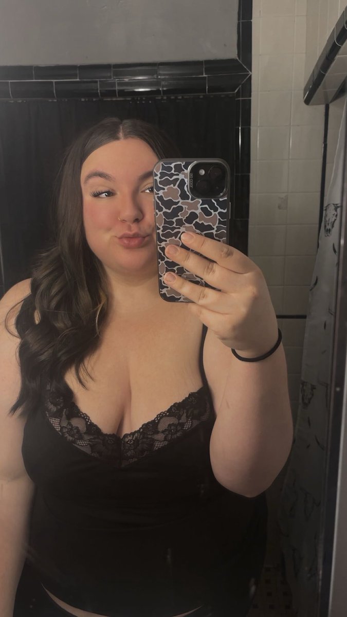 MJDomme's tweet photo. “you’re just fat” 

thank you, try to hurt my feelings again. are we in middle school

mommy bbw findom https://t.co/PNOAl9VQKy