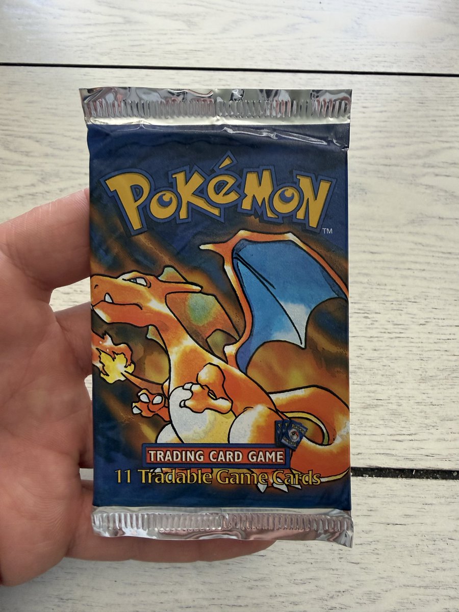 1990doteth's tweet image. Anyone interested in buying a heavy shadowless base set booster pack?

#pokemon #shadowlesspokemon #firstedition #baseset