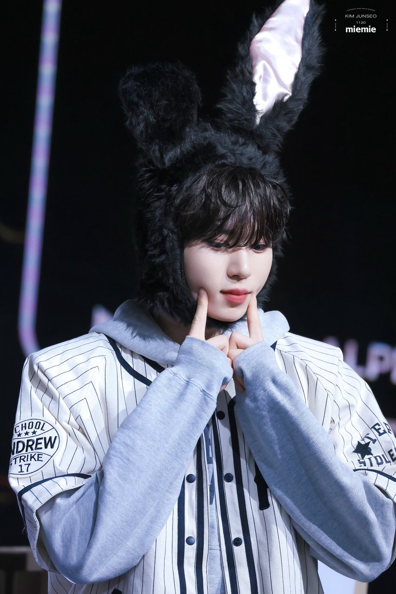 10251120🍀🤍🫧 tweet media