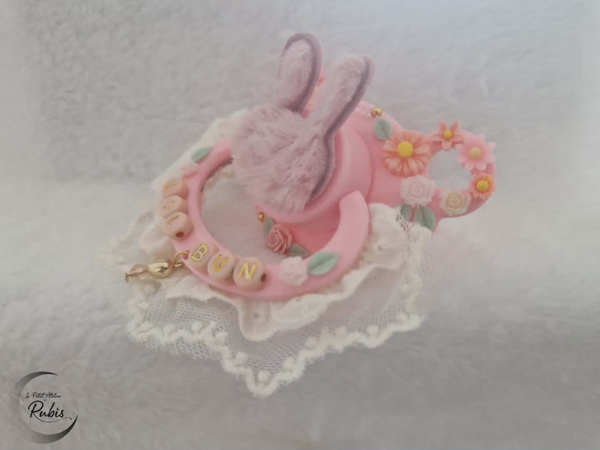 SpinelEtrubis's tweet photo. " Lil bun " tétine pour adulte, par le petit atelier de rubis ✨️ ✨️ 

Shop https://t.co/gwKWbqoynq
Instagram https://t.co/G0xCJ1p2E5

#pacifier  #dominant #daddy #littlegirl #abdl #france #belgique #kink #soumise #lapinou #ddlg #littleboy #Mommy #paque #tétine #lapin #site https://t.co/aWoWj9ragq
