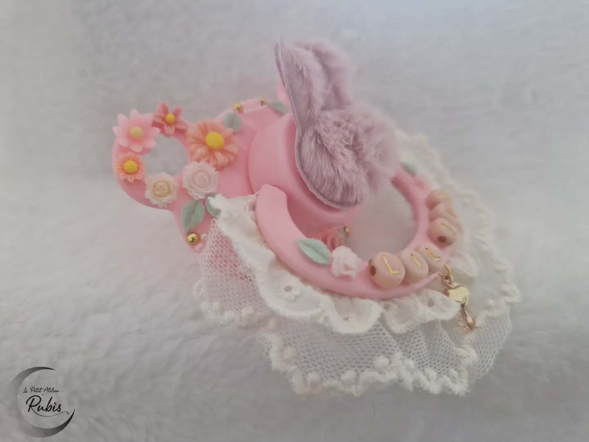 SpinelEtrubis's tweet photo. " Lil bun " tétine pour adulte, par le petit atelier de rubis ✨️ ✨️ 

Shop https://t.co/gwKWbqoynq
Instagram https://t.co/G0xCJ1p2E5

#pacifier  #dominant #daddy #littlegirl #abdl #france #belgique #kink #soumise #lapinou #ddlg #littleboy #Mommy #paque #tétine #lapin #site https://t.co/aWoWj9ragq