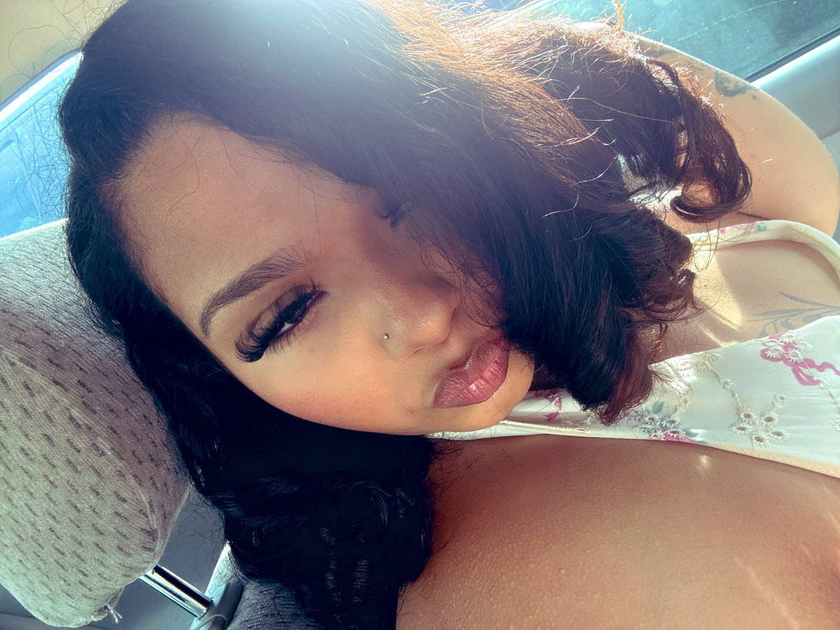 Hellsentangell's tweet photo. wanna tell mommy how much you’ve missed her?🫦 https://t.co/4VJM7fiMl7