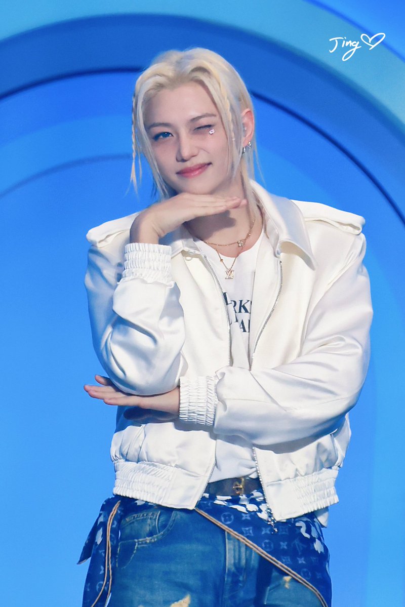 Sehat sehat ya anak baik. Gak pantes banget kamu dihujat. Jujur, sedih liat dia diginiin terus. Dikatain kalau member udah gak ada yg peduli sama dia. Like? Please jangan jahat² jadi orang. 

You deserve all happiness in this world, anak baik. Semoga Tuhan berkati kamu selalu. ❤️