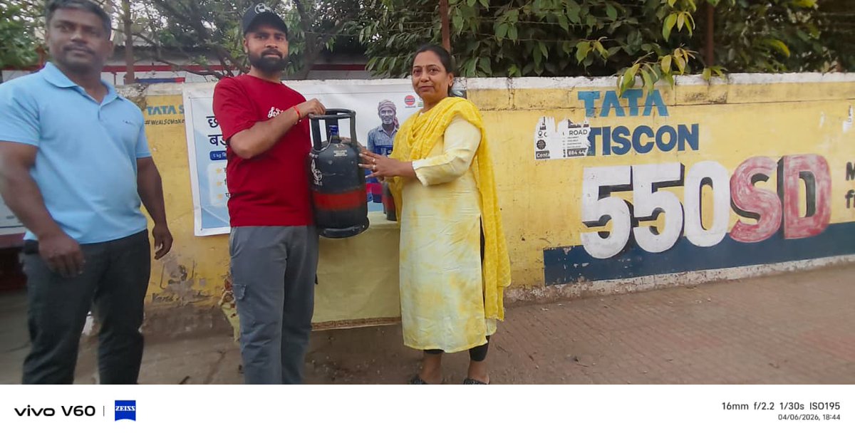 ssskb63's tweet photo. HPCL remains fully committed to ensure uninterrupted availability of LPG cyls. To support migrant workers, HP Gas Agency, M/s Swastik Trading Co, Hubli has launched APPU Camp, enabling them to obtain LPG Cyl conveniently.

@HPCL
@HpclSz
@hpclszchennai
@HUBLILPGRO
@HPCL_Hubli_LPG https://t.co/mG7kzBkQFs