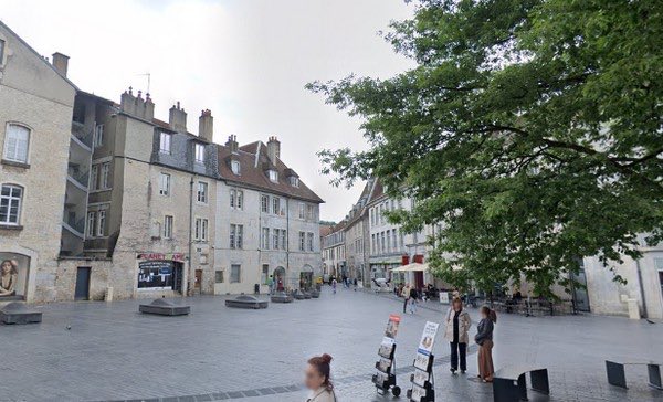 🌐 🇫🇷 Besançon : une ADOLESCENTE de 13 ans P0IGNARDÉE en plein CENTRE-VILLE

Les faits se sont déroulés samedi en fin de journée à Besançon, dans le Doubs.

Vers 18H30, une adolescente de 13 ans se trouvait à proximité de la place Pasteur lorsqu'elle a reçu un C0UP DE C0UTEAU.