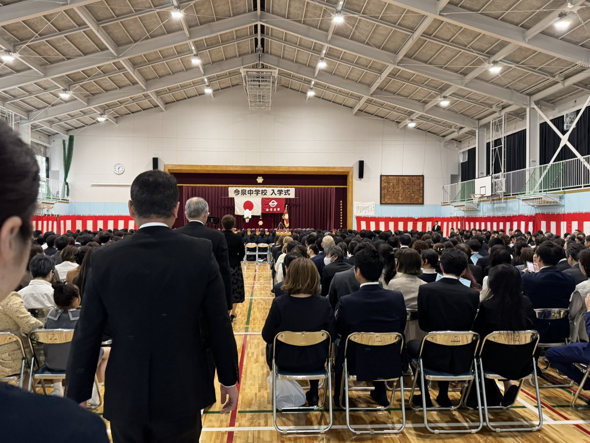 YusukeIsaji's tweet photo. 本日は今泉中学校の入学式に
来賓として参列させていただき
ました🙇‍♂️
新入生の皆様ご入学おめでとう
ございます✨
校庭の桜が綺麗でした🌸
#いさじ雄介
#今泉中学校
#海老名市 https://t.co/dWSvGv3RRZ