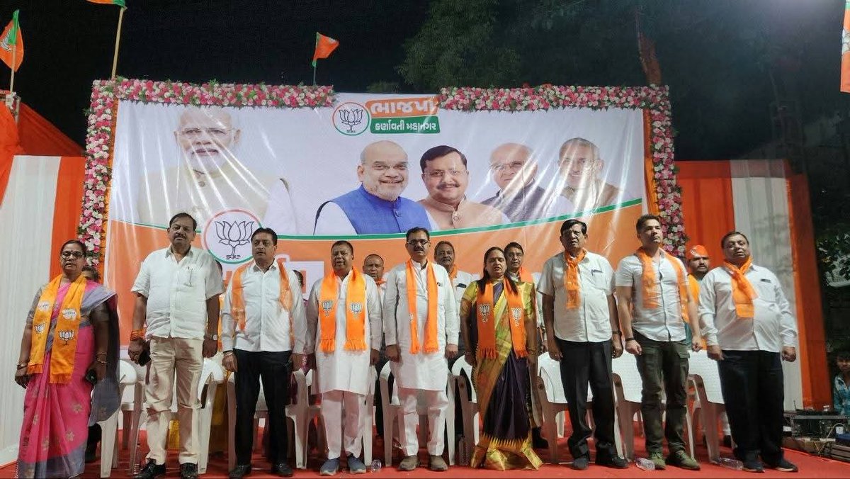 BJP4Karnavati's tweet photo. વિકાસની ગતિને અવિરત રાખવા માટે સુસજ્જ ભાજપ.

ગતરોજ બાપુનગર વોર્ડ માં ભાજપના મધ્યસ્થ ચૂંટણી કાર્યાલયનું વિધિવત લોકાર્પણ કરવામાં આવ્યું.

આ કાર્યાલય આગામી દિવસોમાં ચૂંટણીલક્ષી પ્રવૃત્તિઓ અને જનસંપર્કનું મુખ્ય કેન્દ્ર બનશે. https://t.co/bz6rMd0MO5