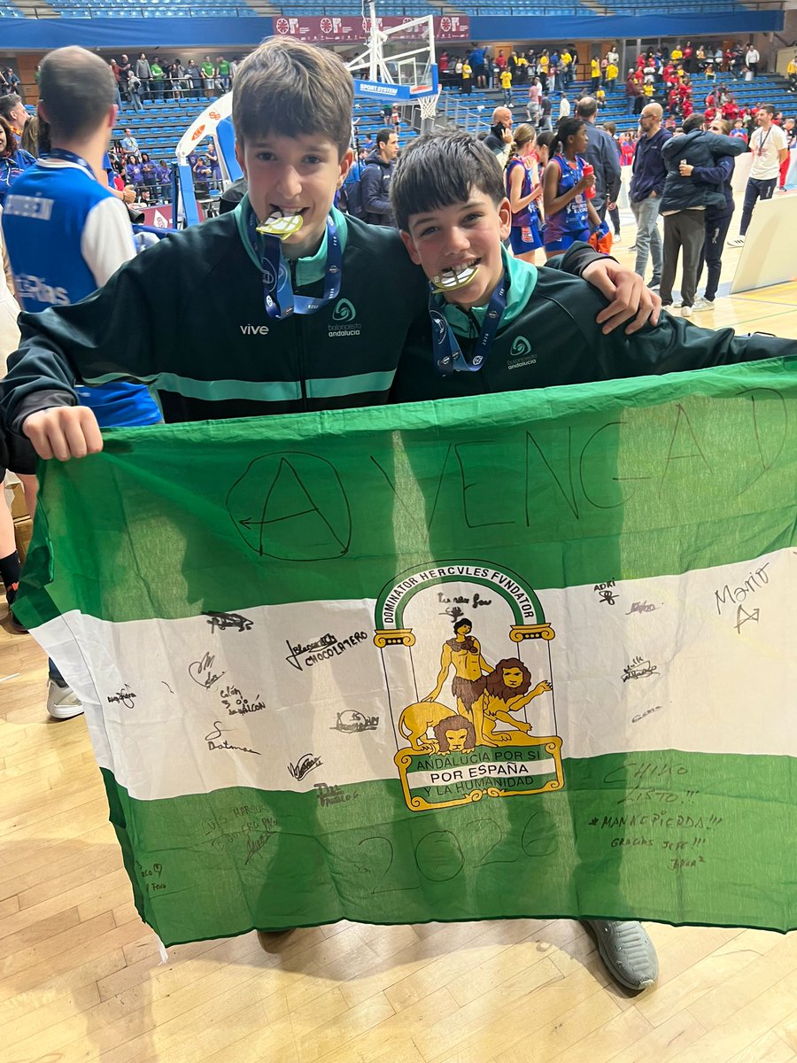 CBC2H's tweet photo. 💚🤍 ORGULLO ANDALUZ

Nuestros canteranos completan un gran Campeonato de España de Selecciones Autonómicas #PlanetaMini26 

Gema logra el 3º puesto con la Selección Femenina, mientras que Jaime y Paco alcanzan el 4º con la Masculina 🙌

¡Enhorabuena! Qué felices nos hacéis 🥳🤩 https://t.co/77LwYFcKig