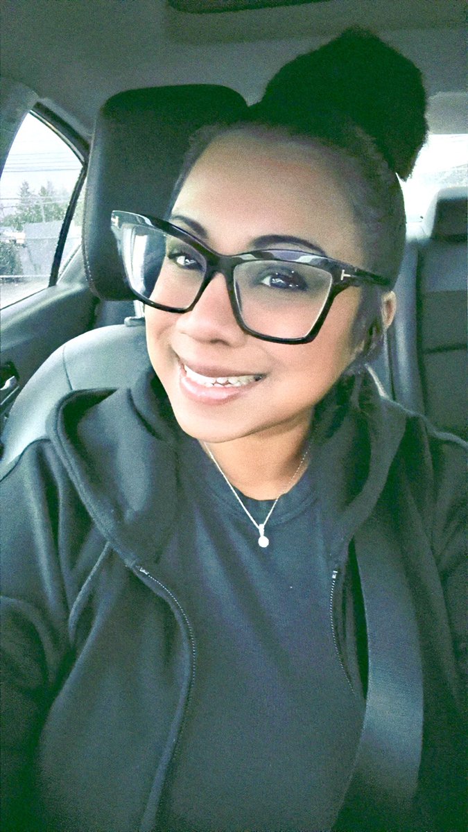 MelC930's tweet image. Happy Monday ☀️ 
So glad I’m off for Spring Break this week 🙌🏽 
No set plans is even better 🎉 

✨ Happiness is contagious &amp;amp; when you’re truly happy, that inner glow radiates ✨ 

#BeHappy
#SpringBreak
#MondayMotivation