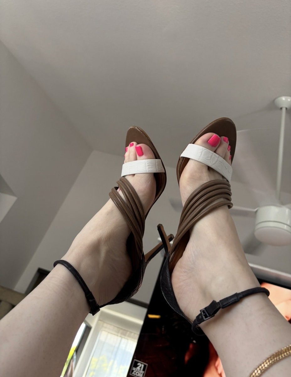 blondesize9's tweet photo. Just a girl putting on her #heels to have a #hitachi session in bed https://t.co/of97cfIOVB