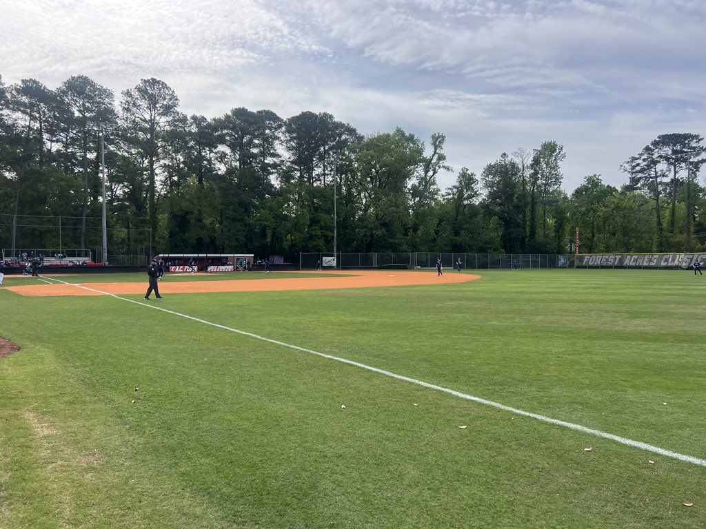 ModernTurfSport's tweet photo. Day 1 of the @ForestAcresClas. Always a fun week for our guys, working as the grounds grew for the tournament. #weworkyouplay https://t.co/pCcWxFqqh2