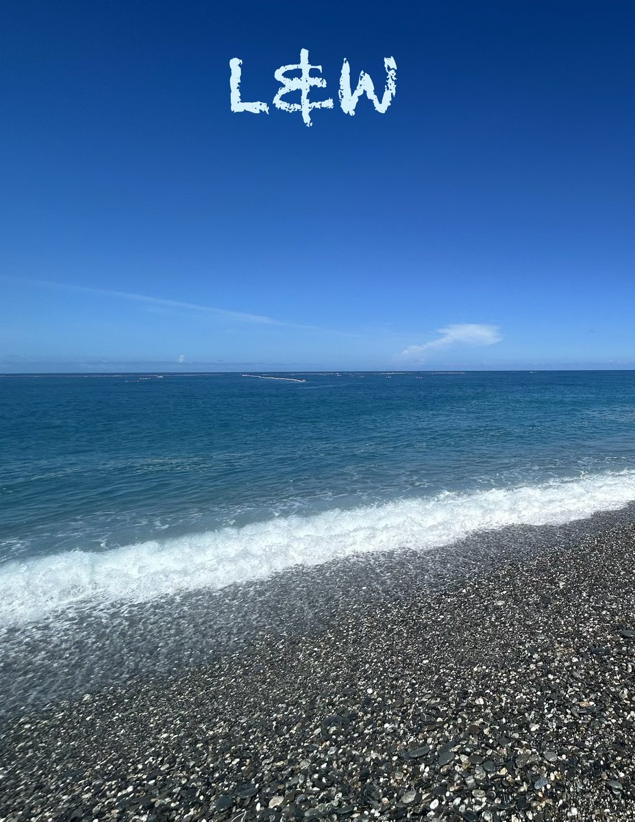 Wujack01014131's tweet photo. 🏖️連假出遊☝️第一次在野外露出
雖然沒太大的尺度，但也是跨出的第一步
一直有遊客走過，超害怕😱被看到👀
路上老公一直說好像有被遊客看到害我內褲都💦😆😆 https://t.co/sZOY5N7gRx
