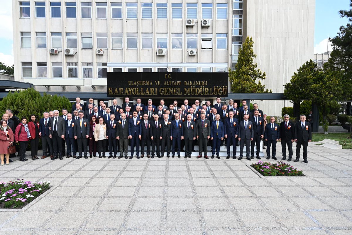 Ulaştırma ve Altyapı Bakanımız Sn <a href="/a_uraloglu/">Abdulkadir URALOĞLU</a>  teşrifleriyle gerçekleştirilen Karayolları 76. Bölge Müdürleri Toplantısı Açılış Töreni’ne katıldık.

Türkiye Yüzyılı ideallerimiz ile Cumhurbaşkanımız Sn. <a href="/RTErdogan/">Recep Tayyip Erdoğan</a>’ın liderliğinde ‘Yol Medeniyettir’ şiarıyla, her alanda olduğu