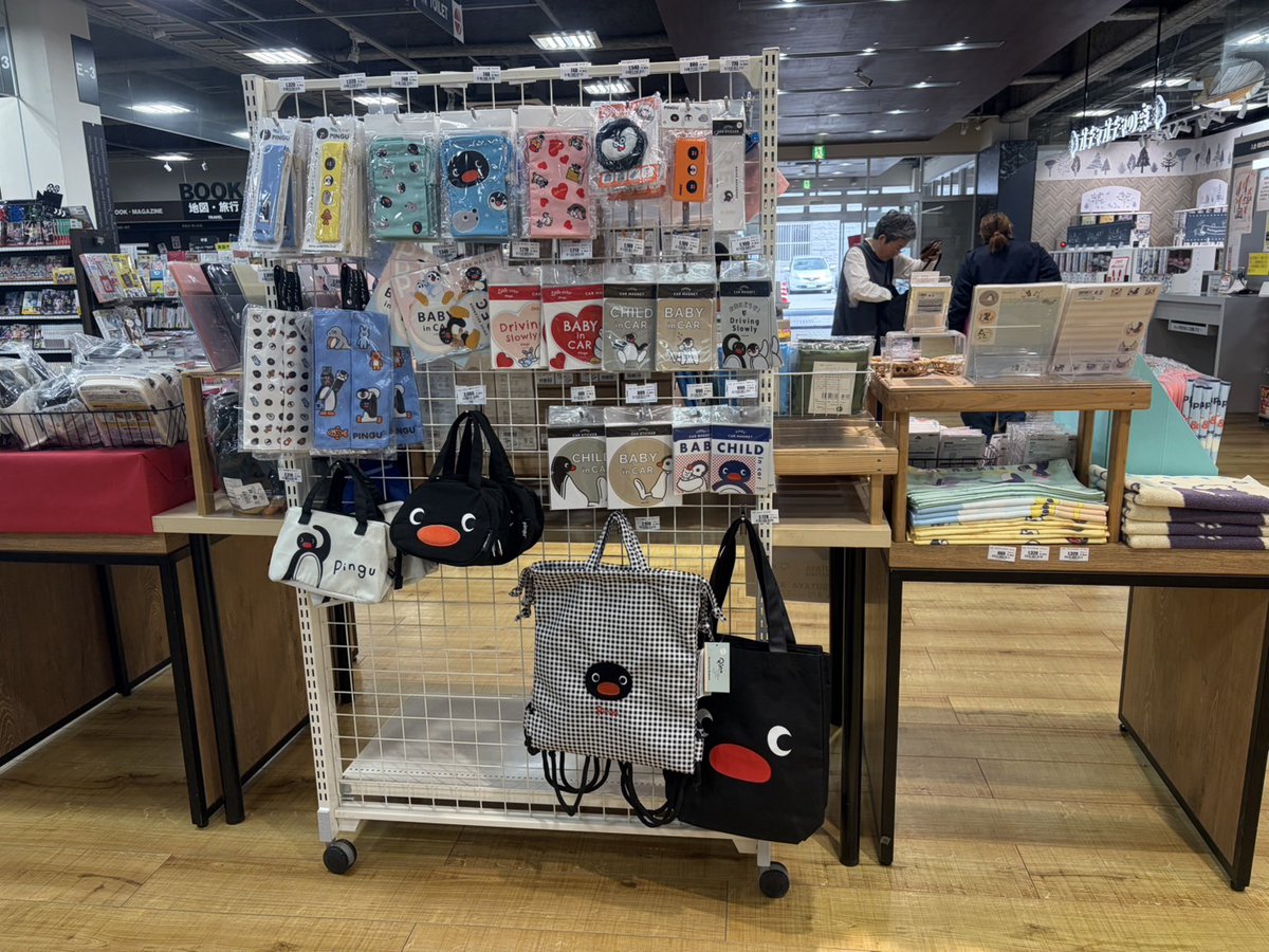 pingu_jpn's tweet image. PINGU™ POP UP STORE 📍TSUTAYA 天草店で開催中‼🎉

“毎日の暮らし”で使える便利でかわいいピングーグッズが揃った『PINGU™ POP UP STORE』を是非お楽しみください💐👀

※在庫状況は店舗までご確認下さい。

🐧開催情報
★TSUTAYA 天草店
4月3日（金）～5月10日（日）