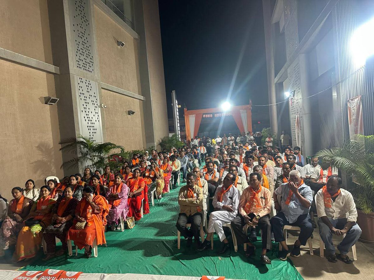 BJP4Karnavati's tweet photo. વિકાસની ગતિને અવિરત રાખવા માટે સુસજ્જ ભાજપ.

ગતરોજ રામોલ વોર્ડમાં ભાજપના મધ્યસ્થ ચૂંટણી કાર્યાલયનું વિધિવત લોકાર્પણ કરવામાં આવ્યું.

આ કાર્યાલય આગામી દિવસોમાં ચૂંટણીલક્ષી પ્રવૃત્તિઓ અને જનસંપર્કનું મુખ્ય કેન્દ્ર બનશે. https://t.co/KPoAdxgXfu