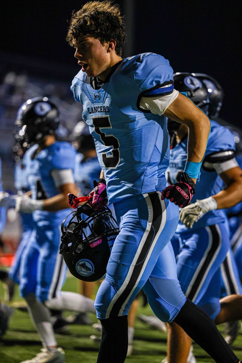 cargile_wade's tweet photo. Sleeper Alert - Gonna Bring the Fireworks this Fall!
Gus Ketteler, 6'1, 190, RB/WR/DB, Shawnee Mission East, '27, multi-positional baller with speed to burn; 36" vertical, 40 in the 4.55 range and should be sub-11 in 100m by the time this posts (also runs 200m and 4x1); just returned from visiting South Dakota and has quite a bit of Ivy League attention. With a strong off-season underway this guy is ready to kick the door in this fall. Keep grindin' my man 👊 @GusKetteler