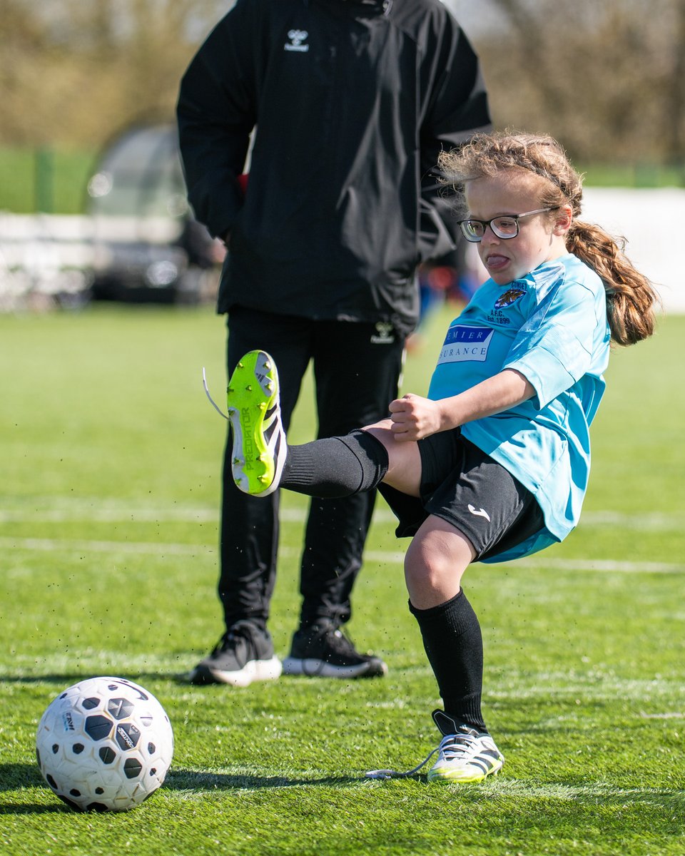 A big shoutout to everyone who took part in Specsavers Durham penalty shootout at Sunday's game, scoring goals with blurred vision!👓

All successful scorers are now in a prize draw, with a chance to win a free sight test as well as £150 towards a full pair of glasses!🤩