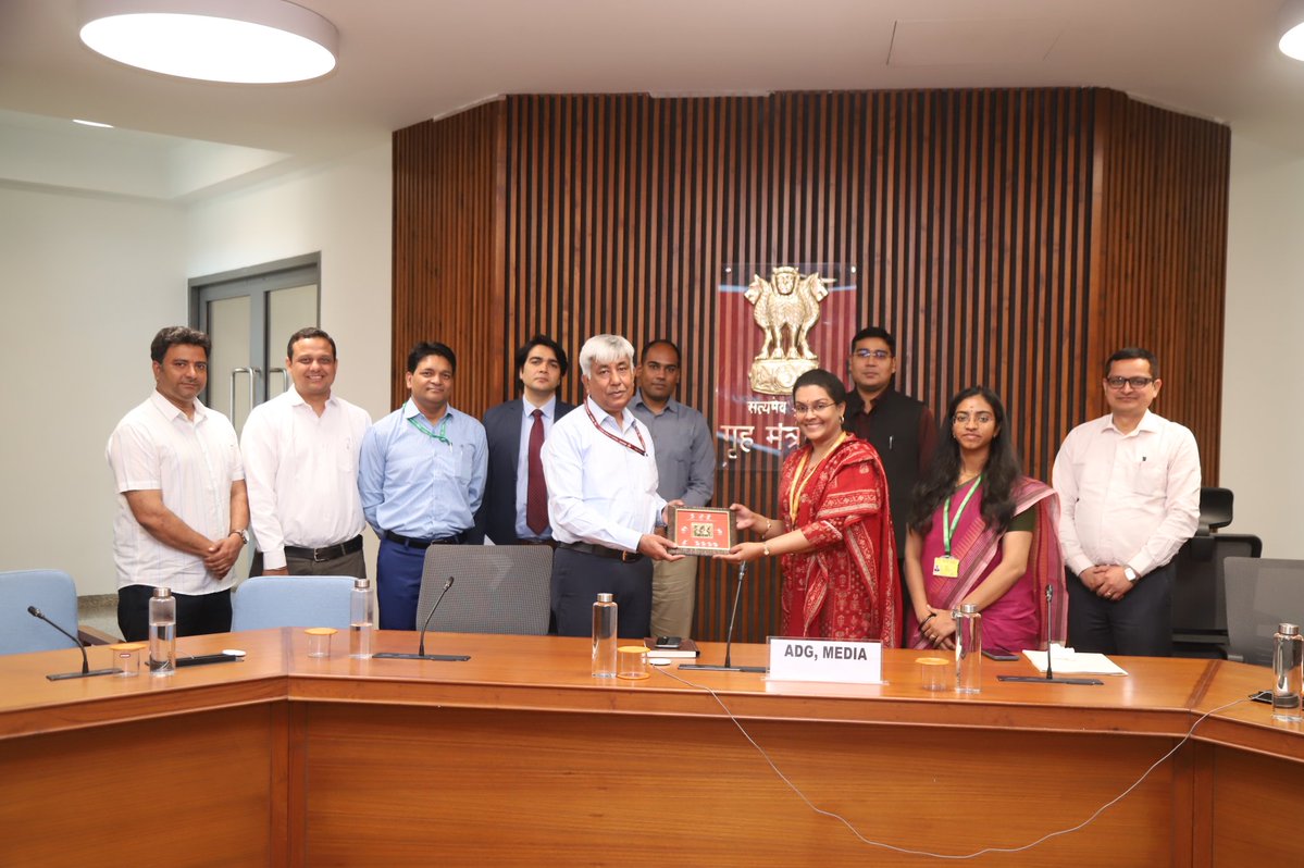 Officer Trainees - Indian Information Service 🇮🇳 tweet media