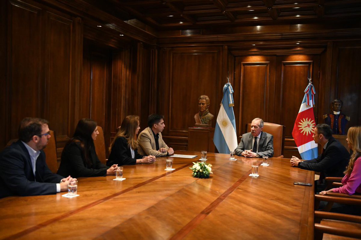GobiernoSDE's tweet image. 🛍️ #Comercio | El gobernador @EliasSuarezSDE mantuvo una reunión con representantes de la Cámara de Comercio e Industria, con el objetivo de fortalecer el acompañamiento al sector comercial y proyectar nuevas herramientas de crecimiento.