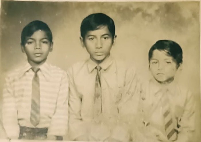 Mrinal_MLA's tweet image. #8PM : #Family 
#Childhood #Brotherhood 

Childhood Brotherhood - a pure, selfless joy, where little moments mean everything.
Our three brothers- endless laughter, shared dreams, and simple joys built an unbreakable bond.
Though time has changed, that love still lives on-- soft,