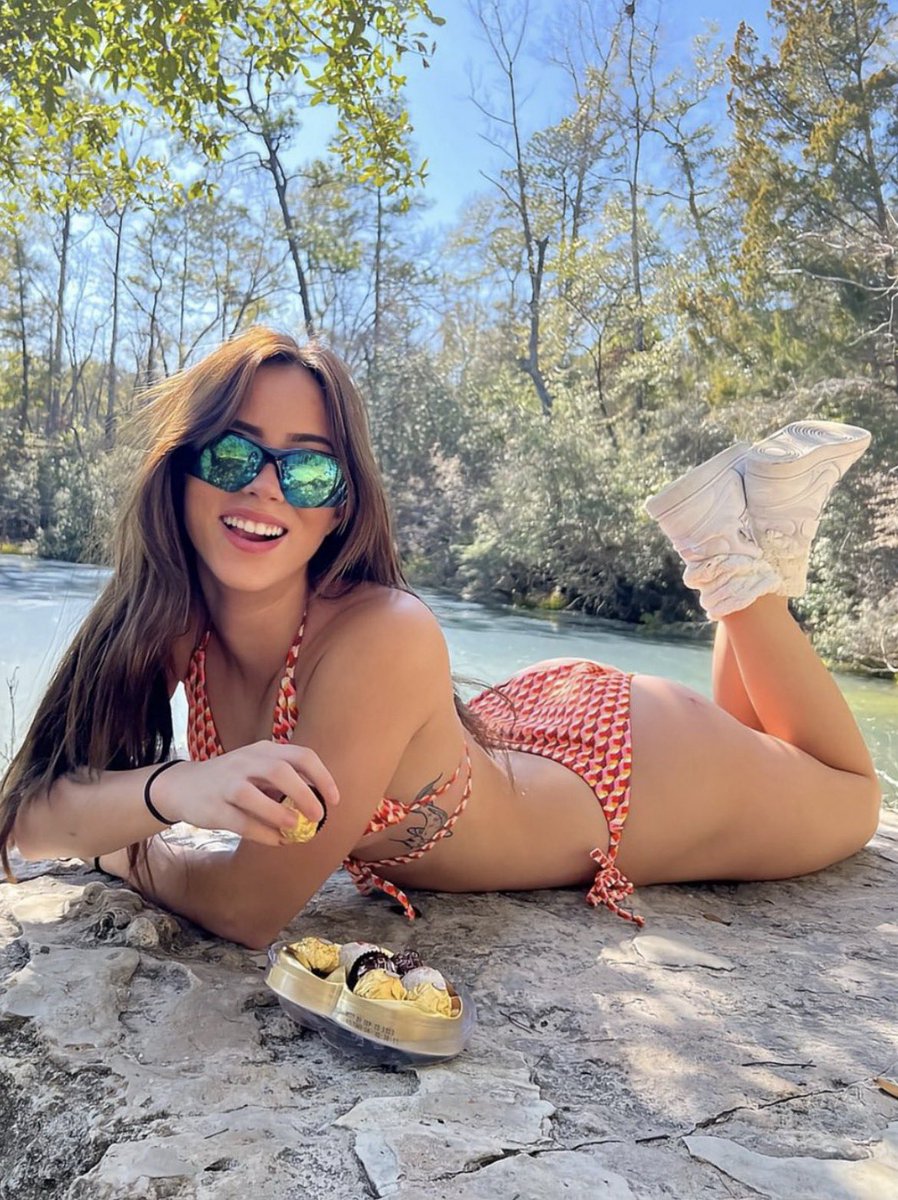 Simpmaxxing tweet media