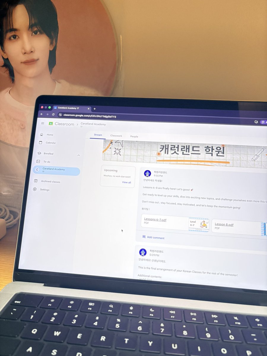 with my study buddy 정한 ㅋㅋㅋ

promised myself i would learn korean fully so i can move their after college and take up film masters there + attend kick off concerts especially on the ot13 concert ㅠㅠ 

감사합니다 선생님!!! <a href="/woozihaos/">uji</a> 

#CaratlandAcademy