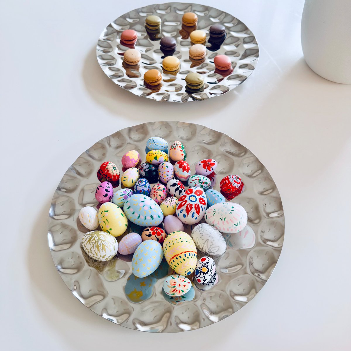 BSapag's tweet image. Easter Monday holiday in #Finland 🐣 Hosting friends and their kids! The Lumoava serving plates by designer Heikki Hartikainen—a special find from my first trip to #Kuopio—got many compliments! ✨