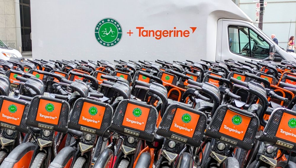 BikeShareTO's tweet photo. Good news for your ride home 🚲

Starting April 7, evening valets are here! From 4 - 6 PM, staff will be at:
• King St W / Bay St (West Side)
• Temperance St Station
• University Ave / Gerrard St W (East Side)

The same service you count on in the morning is now making your evening commute just as smooth.

For more info: https://t.co/Hx4a27vEoD