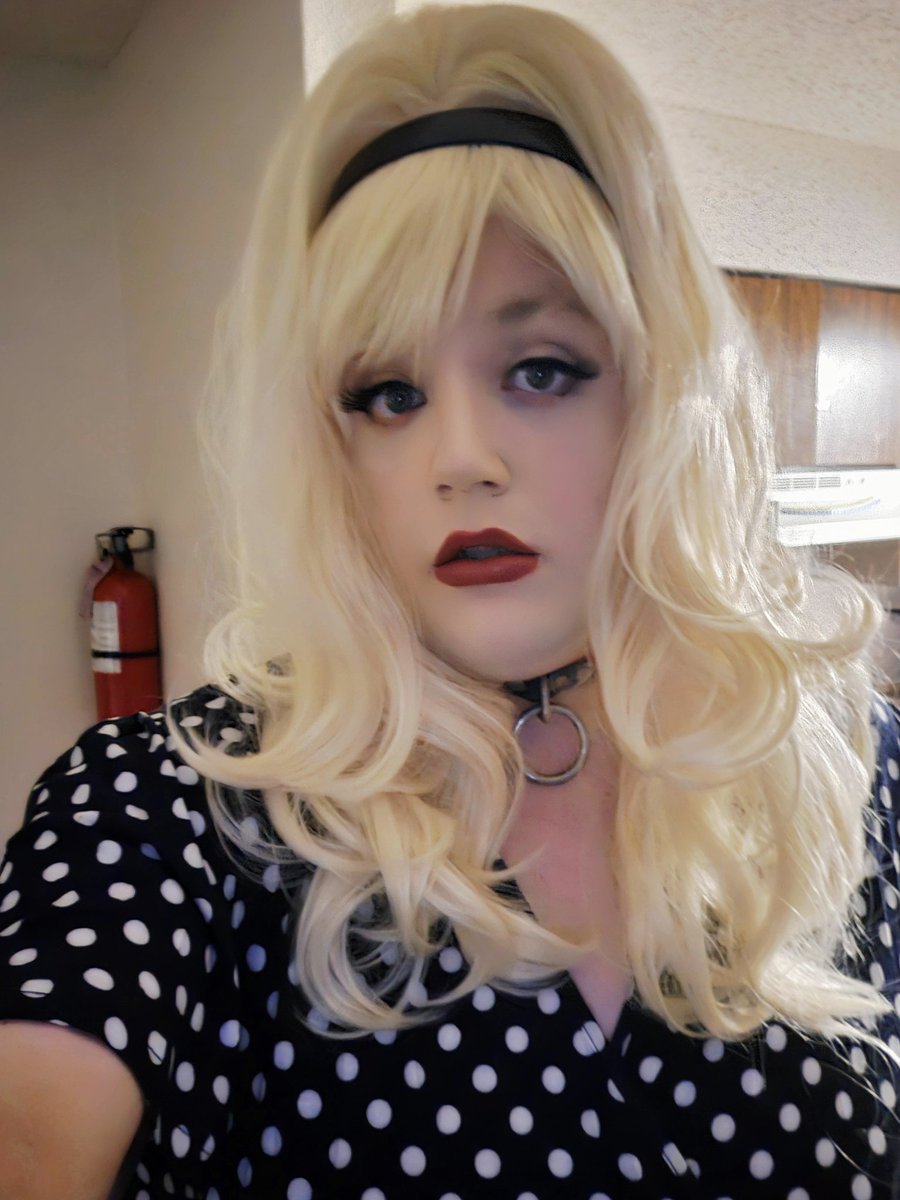 SissyBunnii🏳️‍⚧️🐇👠🔑 tweet media