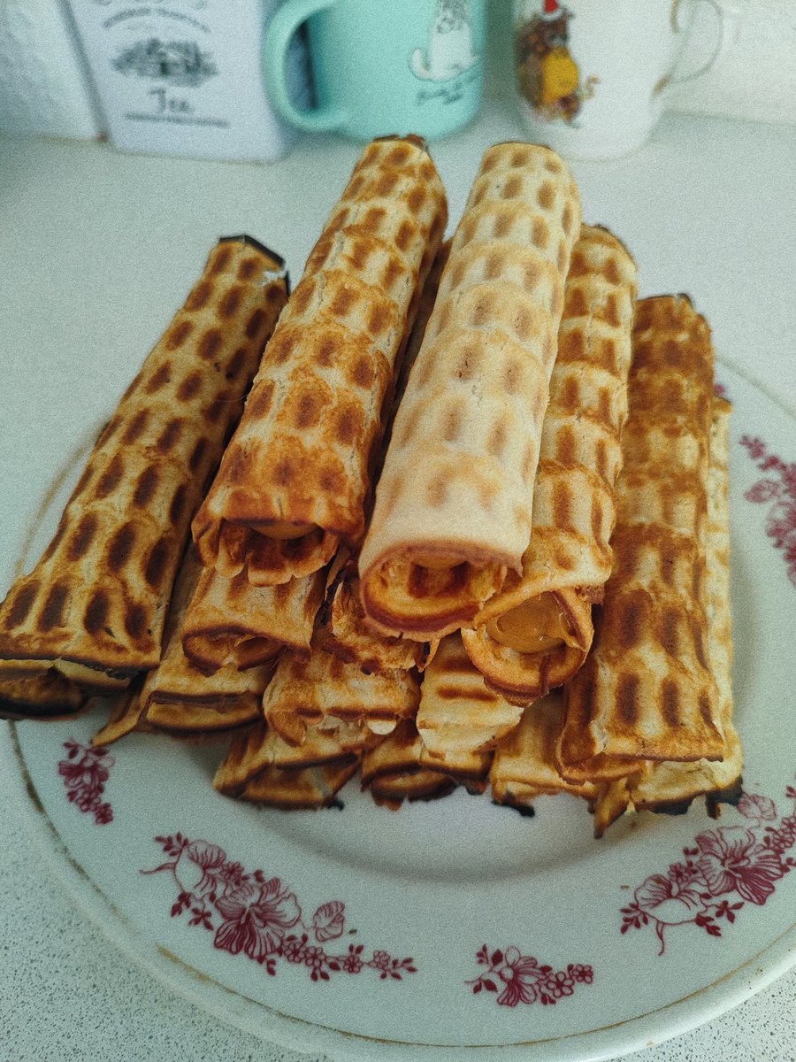 адельхейг tweet media