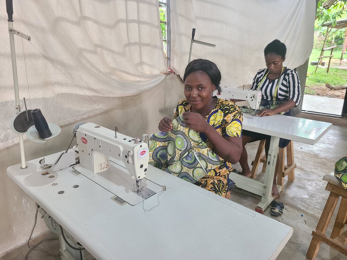 DurianNigeria's tweet image. This week, don't just "do" your work. Let people see your face in it. 

Your heart is the most important ingredient in everything you create.
#DurianNigeria #Monozukuri #Craftsmanship #RuralInnovation #HumanCenteredDesign #MondayMotivation #TheArtOfMaking