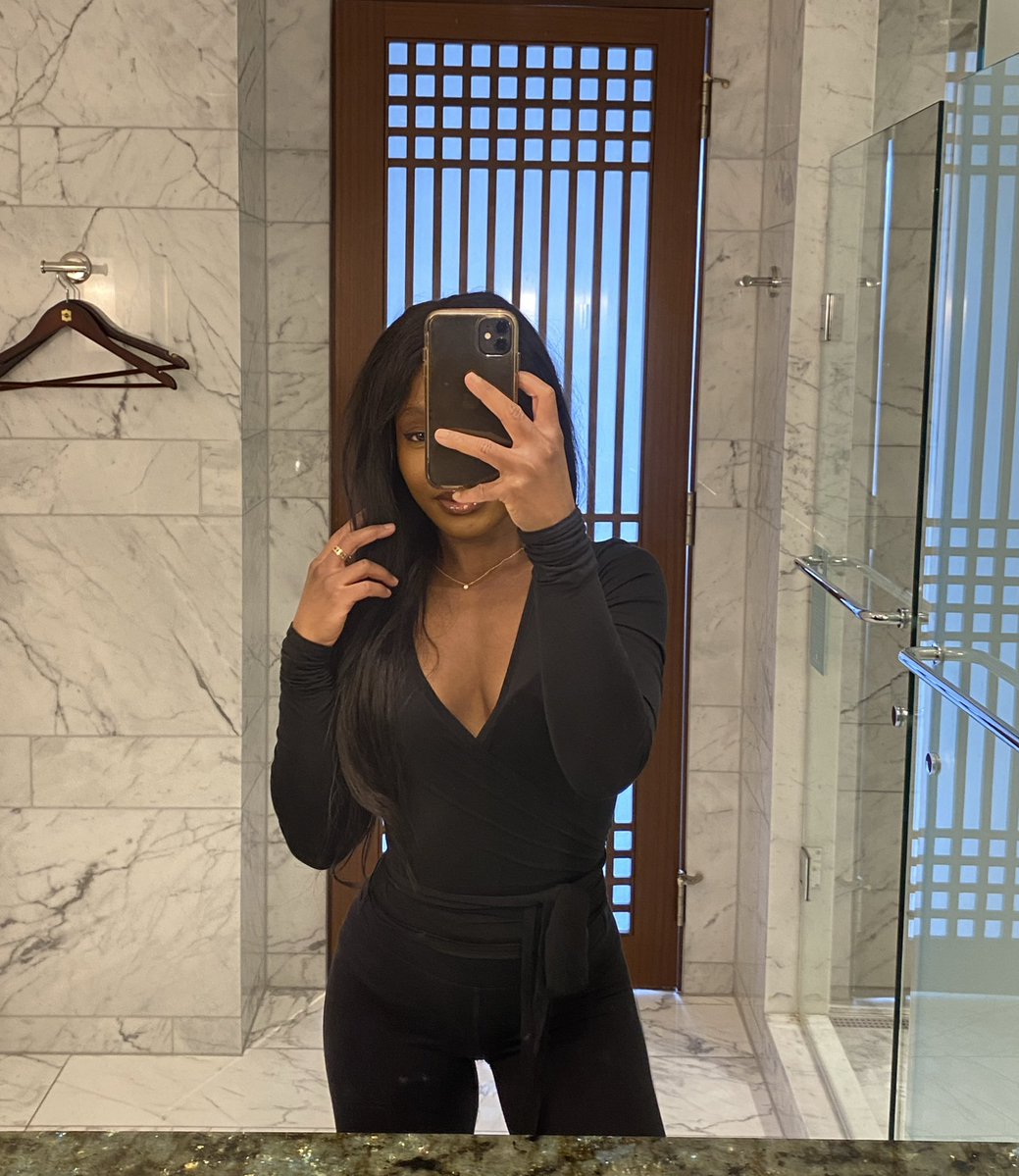 Mademoiselle Néla 🥂🇫🇷 tweet media