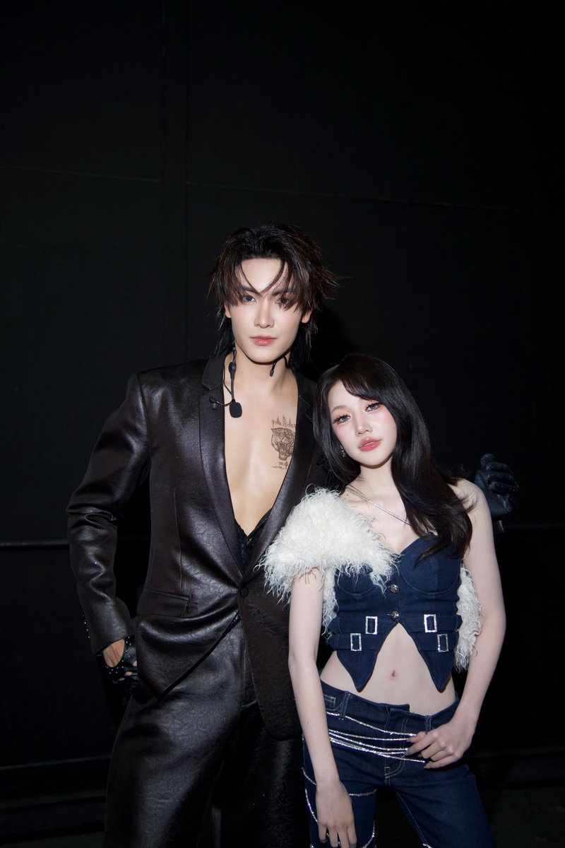 ขอบคุณ <a href="/ChenRcj/">อันโดรเมด้า ชุน</a> ที่เลือกพี่มาเป็นส่วนหนึ่งของคอนในครั้งนี้น้า ดีใจมากๆที่เราได้เต้นด้วยกันแล้ว แล้วก็เค้กน่ารักมากๆ รักนะเว้ย!❤️

 #JoongDunkFanconD2