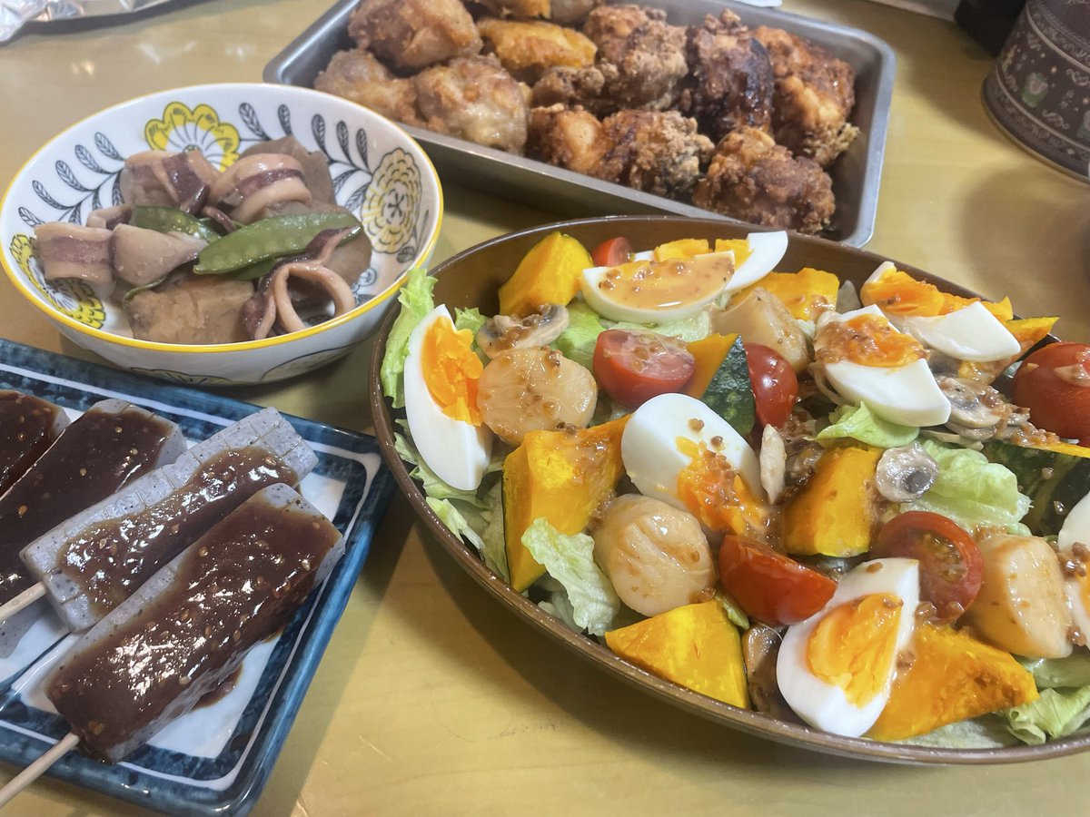 m_misakiii's tweet photo. 昨日から食べたかった唐揚げ揚げた🐓野菜の彩りが良くて食卓が豪華👏

美味しくできたから唐揚げのレシピ記録

⚫️唐揚げ
鶏もも肉200gに塩麹大さじ1をぬり。酒・みりん・はちみつ各大さじ1も加えて揉み込み20分寝かす。180℃の油で揚げる🧑‍🍳
#おうちごはん #唐揚げ https://t.co/zsTSJNiu1g