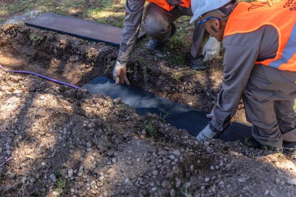 gobdecordoba's tweet image. 🔌🚧 #Infraestructura eléctrica estratégica e innovadora en lo ambiental beneficiará a unos 19.000 vecinos en #LasVarillas. 

🙌 Ejecutaremos 4,5 km de red subterránea, vinculando la nueva estación transformadora de @EpecOficial con un futuro centro de distribución.

✅ El