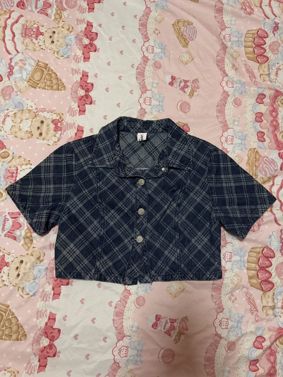 ส่งต่อเสื้อผ้ามือ 2 ของเค้าเอง🫶🏻🛍️ tweet media