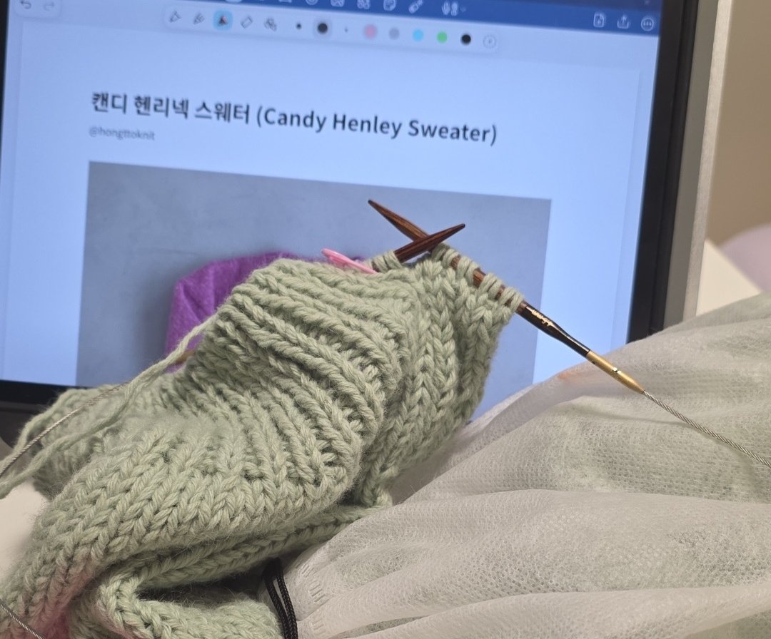 최근엔 요걸 뜨고있어요..
난이도 별7개인거치고 어렵진않은데 더블니팅이 정말 끊임없이 나오는😂