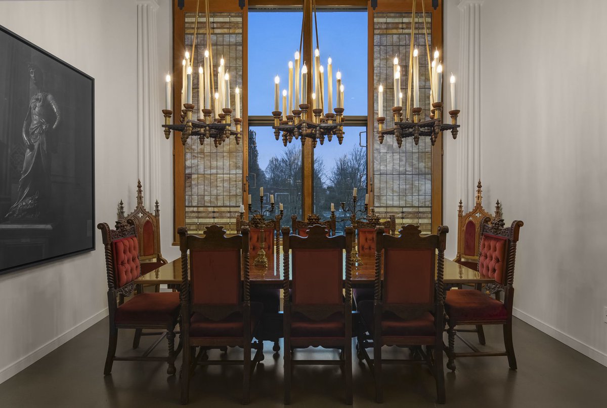 Zillow Gone Wild 🏡 tweet media