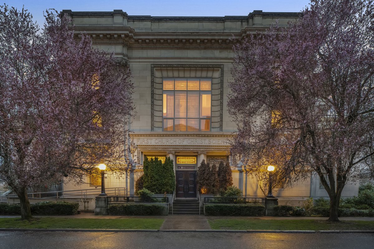 Zillow Gone Wild 🏡 tweet media