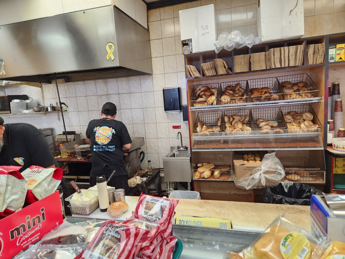 JohnLukeNYC's tweet image. #BreakfastTime From The Deli #Yummy 😊 😋😋