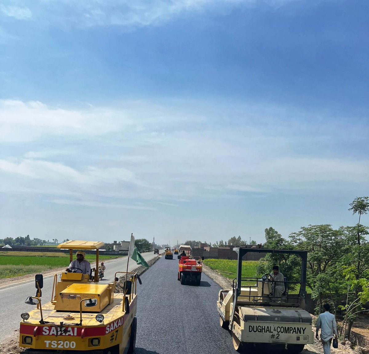 cwdpunjab's tweet photo. #سڑکیں_بحال_پنجاب_خوشحال
Under Chief Minister Punjab @MaryamNSharif Roads Restoration Program, 𝐑𝐞𝐡𝐚𝐛𝐢𝐥𝐢𝐭𝐚𝐭𝐢𝐨𝐧 𝐨𝐟 𝐍𝐚𝐫𝐨𝐰𝐚𝐥-𝐌𝐮𝐫𝐢𝐝𝐤𝐞 𝐑𝐨𝐚𝐝 in District #sheikhupura
#RoadRestorationProgram #BuildingPunjab #BetterRoads #RoadsDevelopment #DevelopingPunjab #PunjabProgress #Narowal #sheikhupura #Muridke
@SohaibBherthMPA